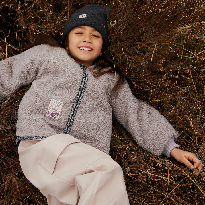 Omalas húgva, Charcoal Melange