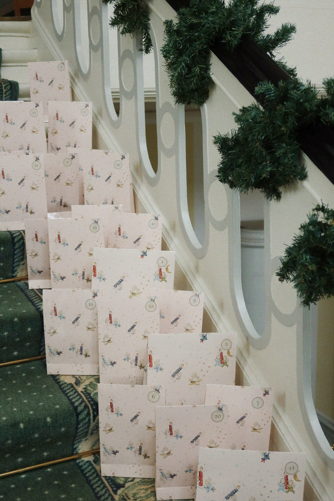 Gávukalendari v/24 gávum, Rose