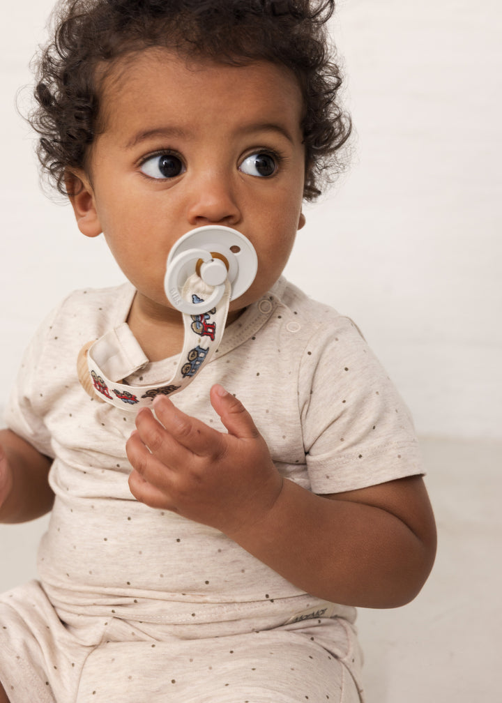 Alo suttuketa, Trains