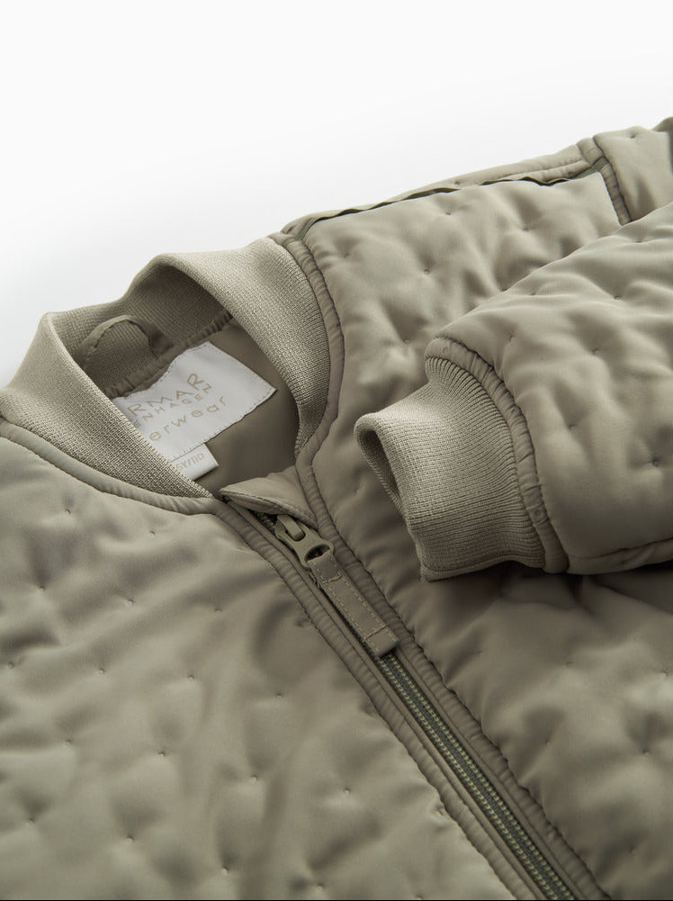 Oki termojakki, Olive Stone