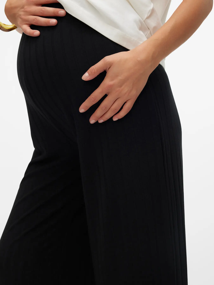 Lucy buxur, Black