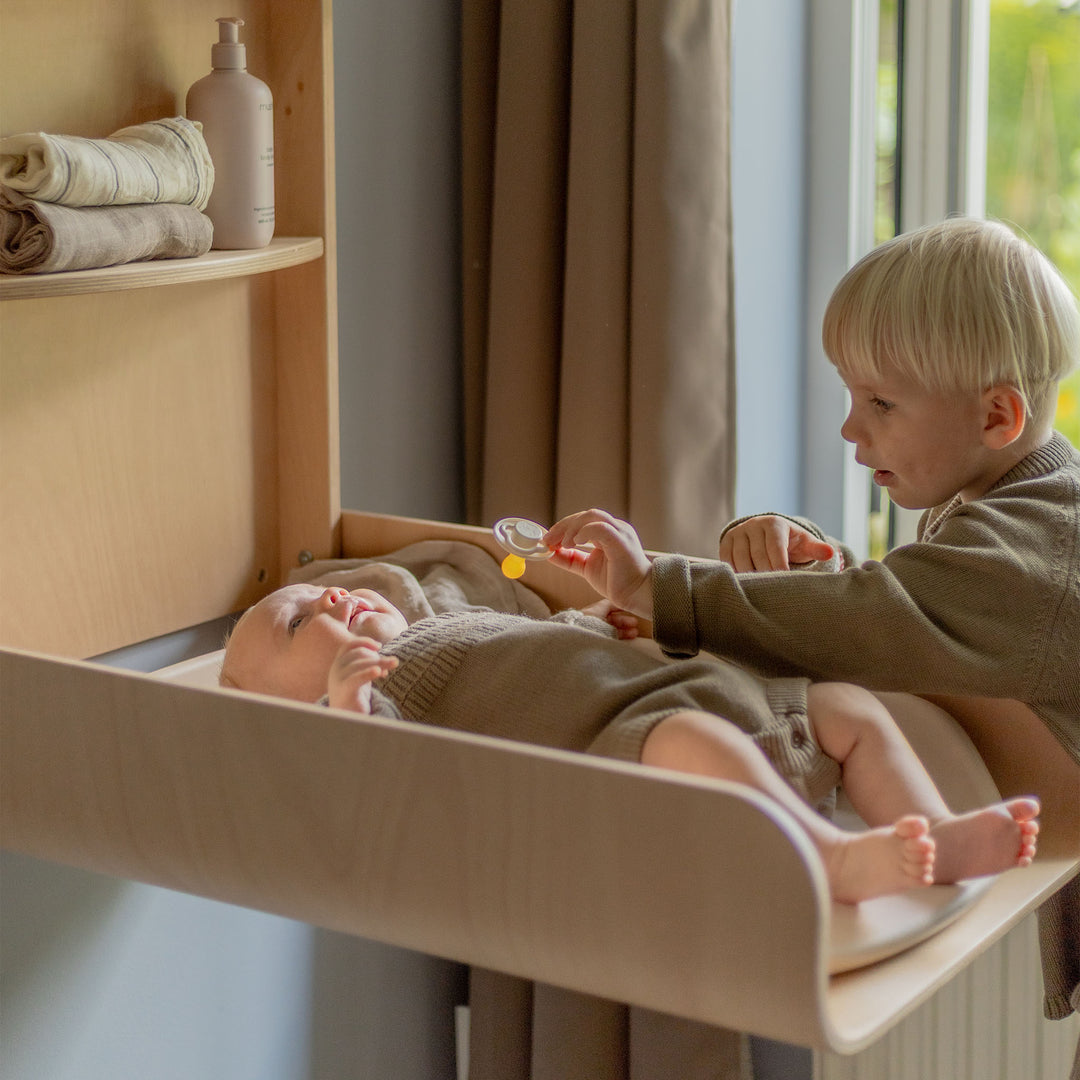 Pusliborð til vegg, Wooden