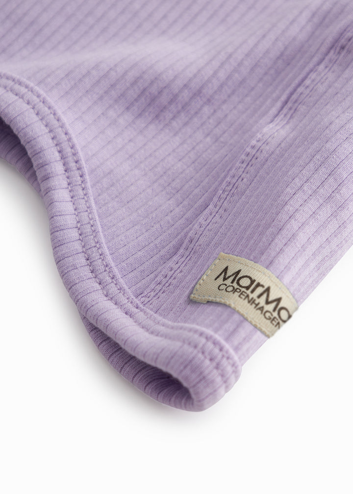 Modal brølapa, Lilacs