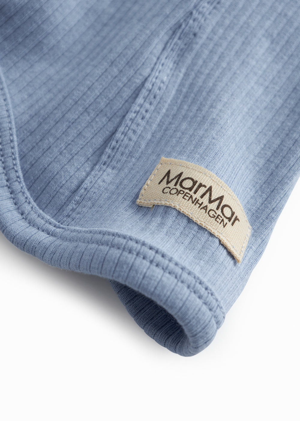 Modal brølapa, Blue Iris