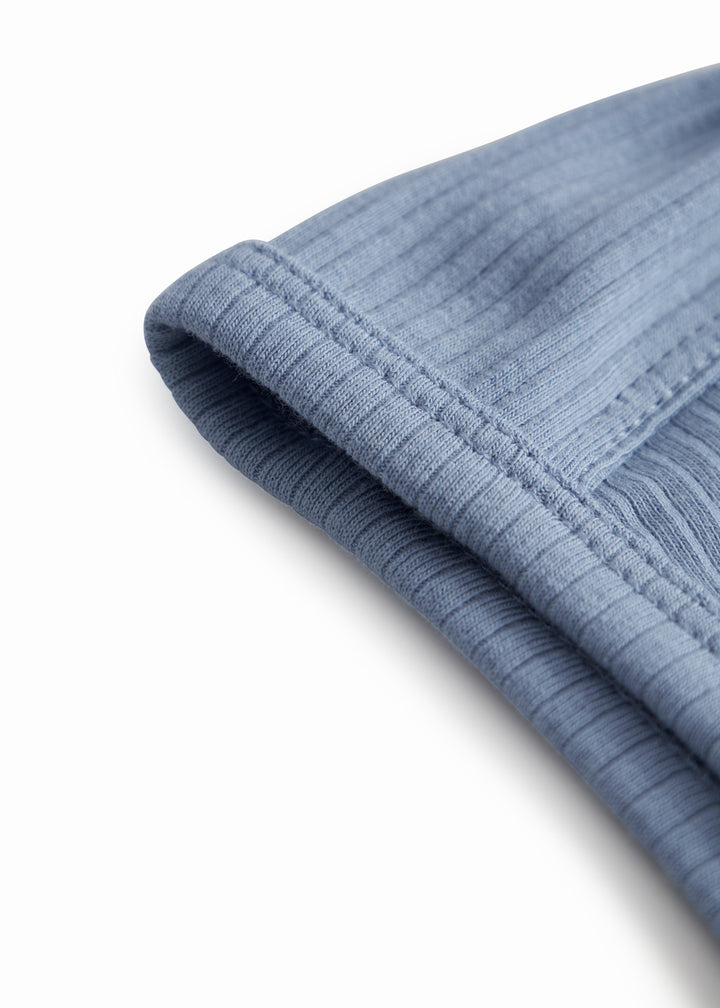 Modal brølapa, Blue Iris