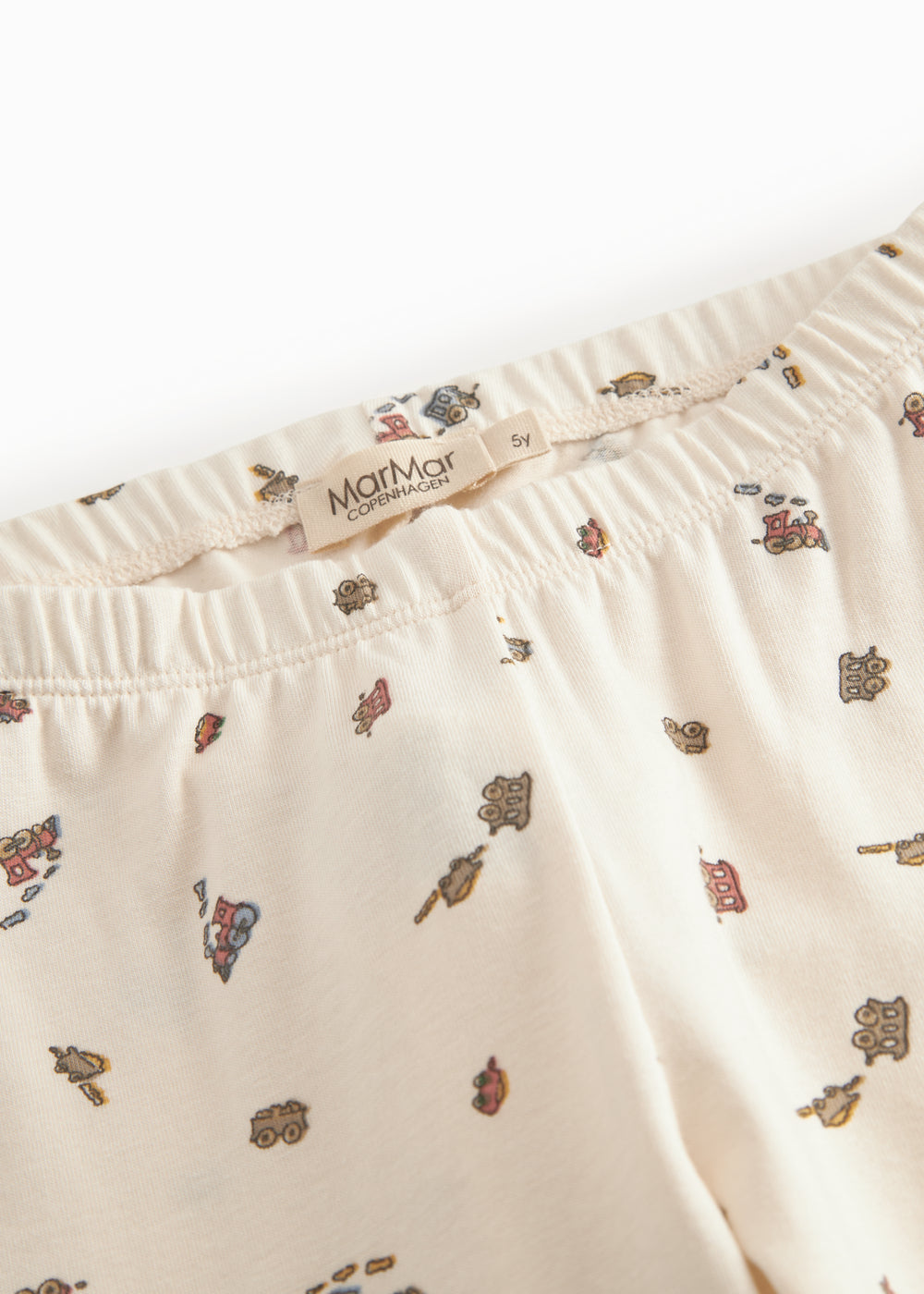 Náttklæðir, Trains