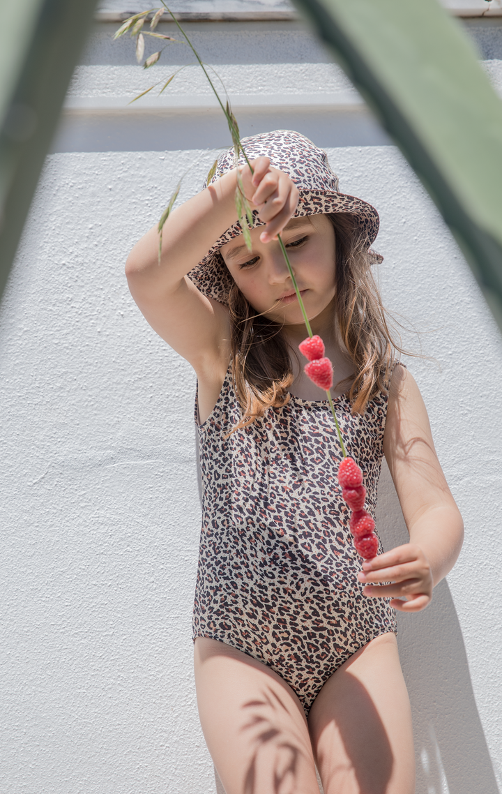 Swallisa svimjidrakt, Brown Leo