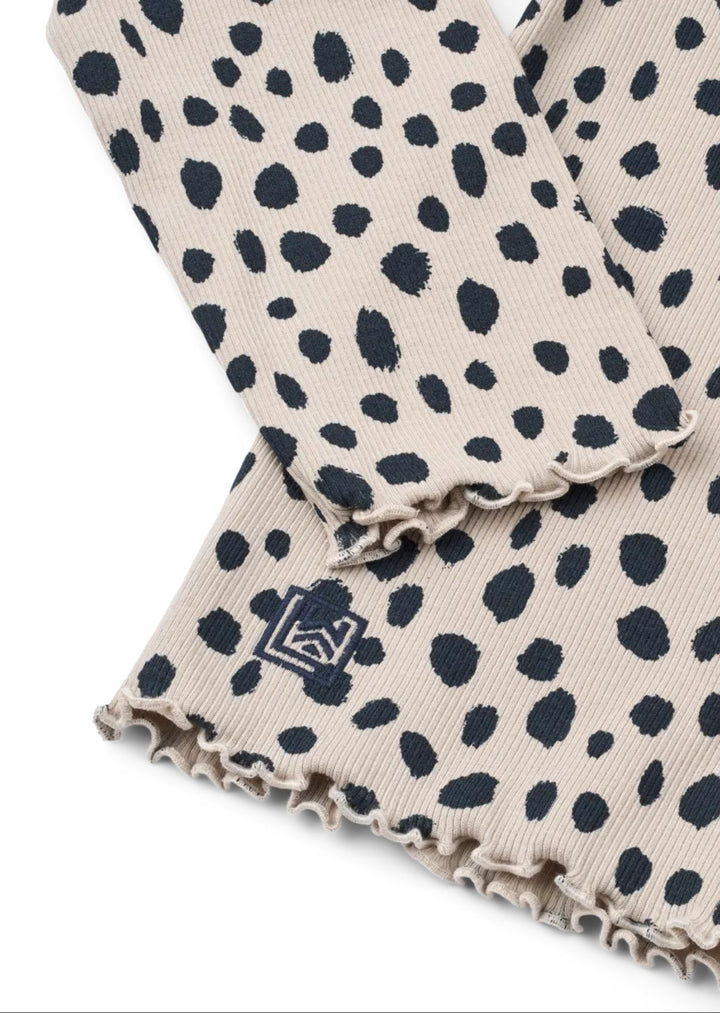 Nieve blusa, Leo Spots