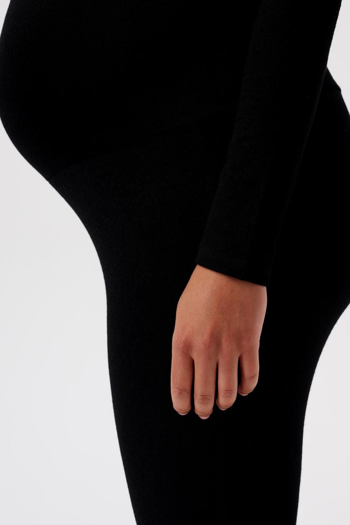 Luci buxur, Black