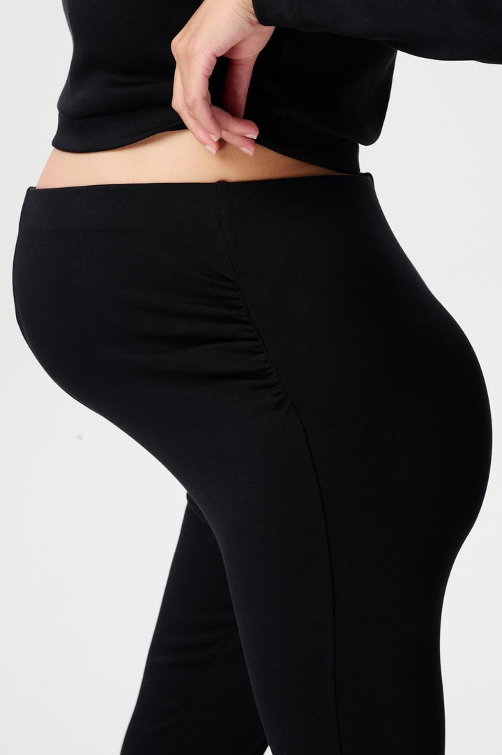 Umea buxur, Black