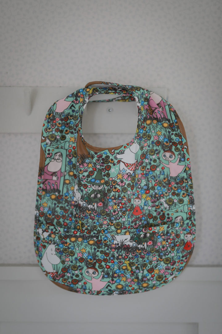 Moomin Meadow bringuklútur