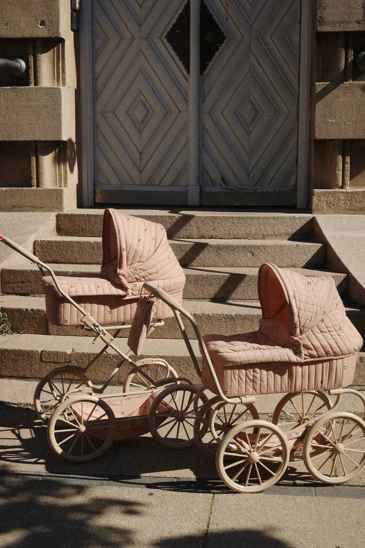 Dukkuvognur, Cherry Blush