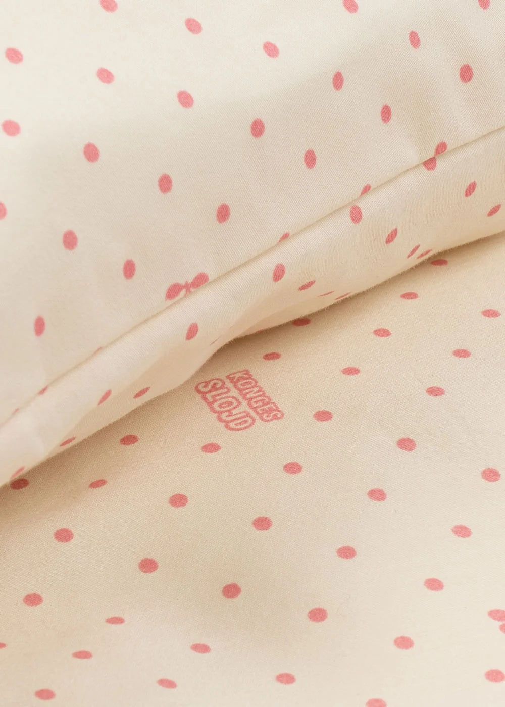 Seingjarklæðir, Cherry Dot
