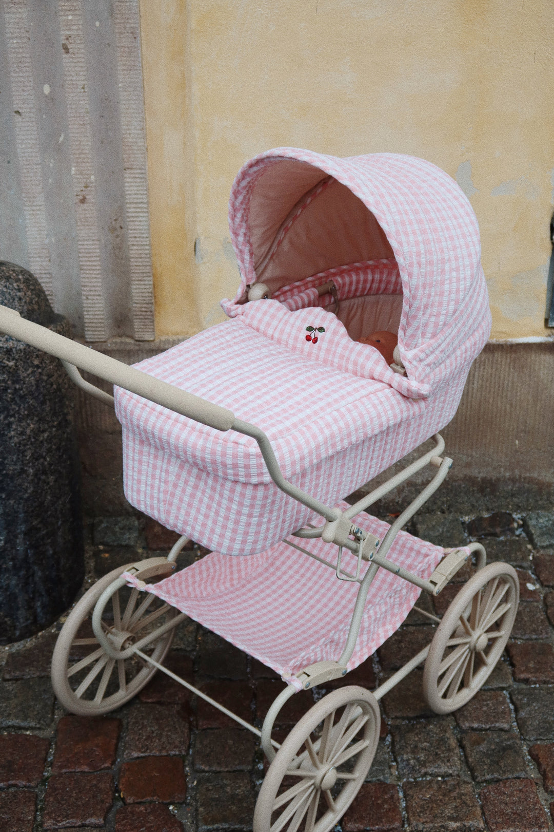 Dukkuvognur, Powder Pink Check