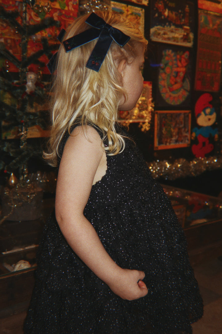 Rosia kjóli, Black