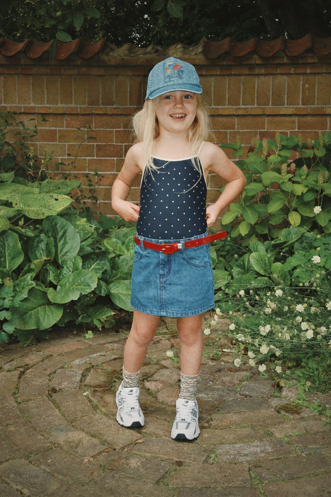 Magot niðurdeilur, Denim Blue