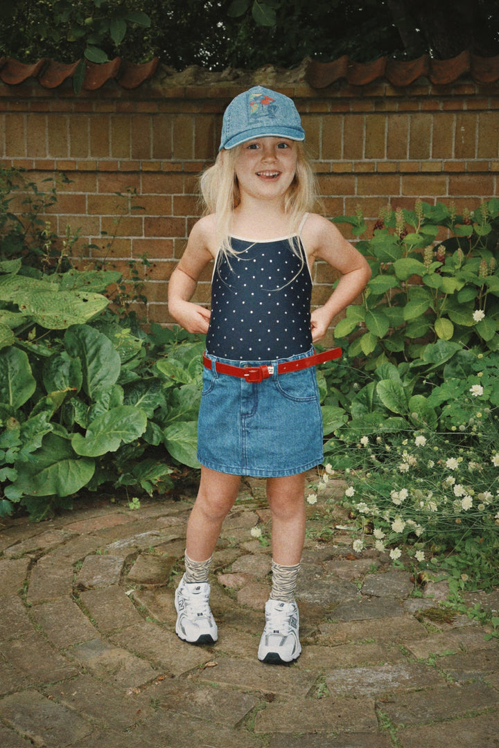 Magot niðurdeilur, Denim Blue